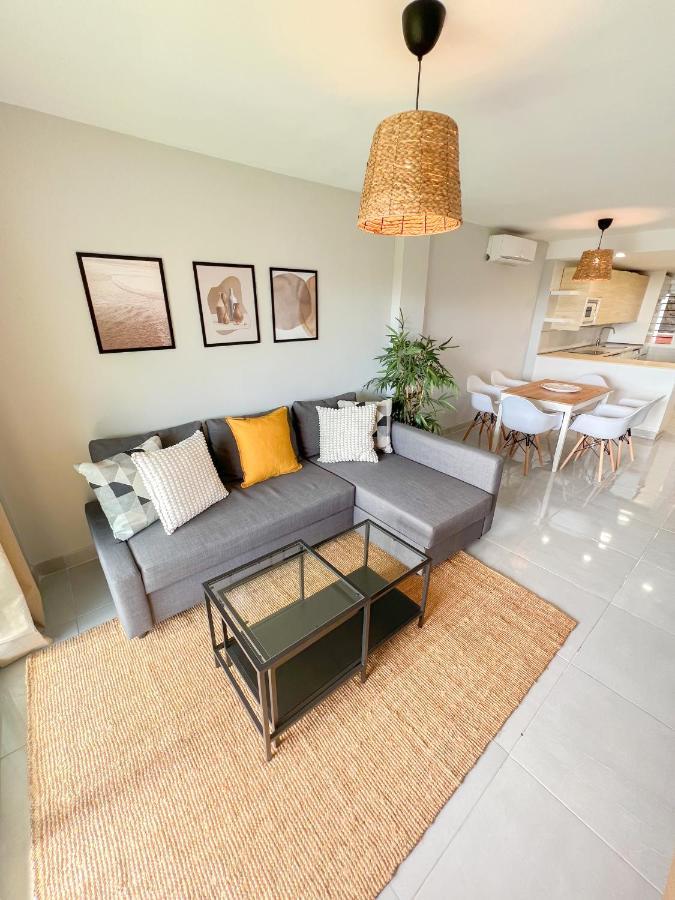 Cozy With Large Terrace Apartment *